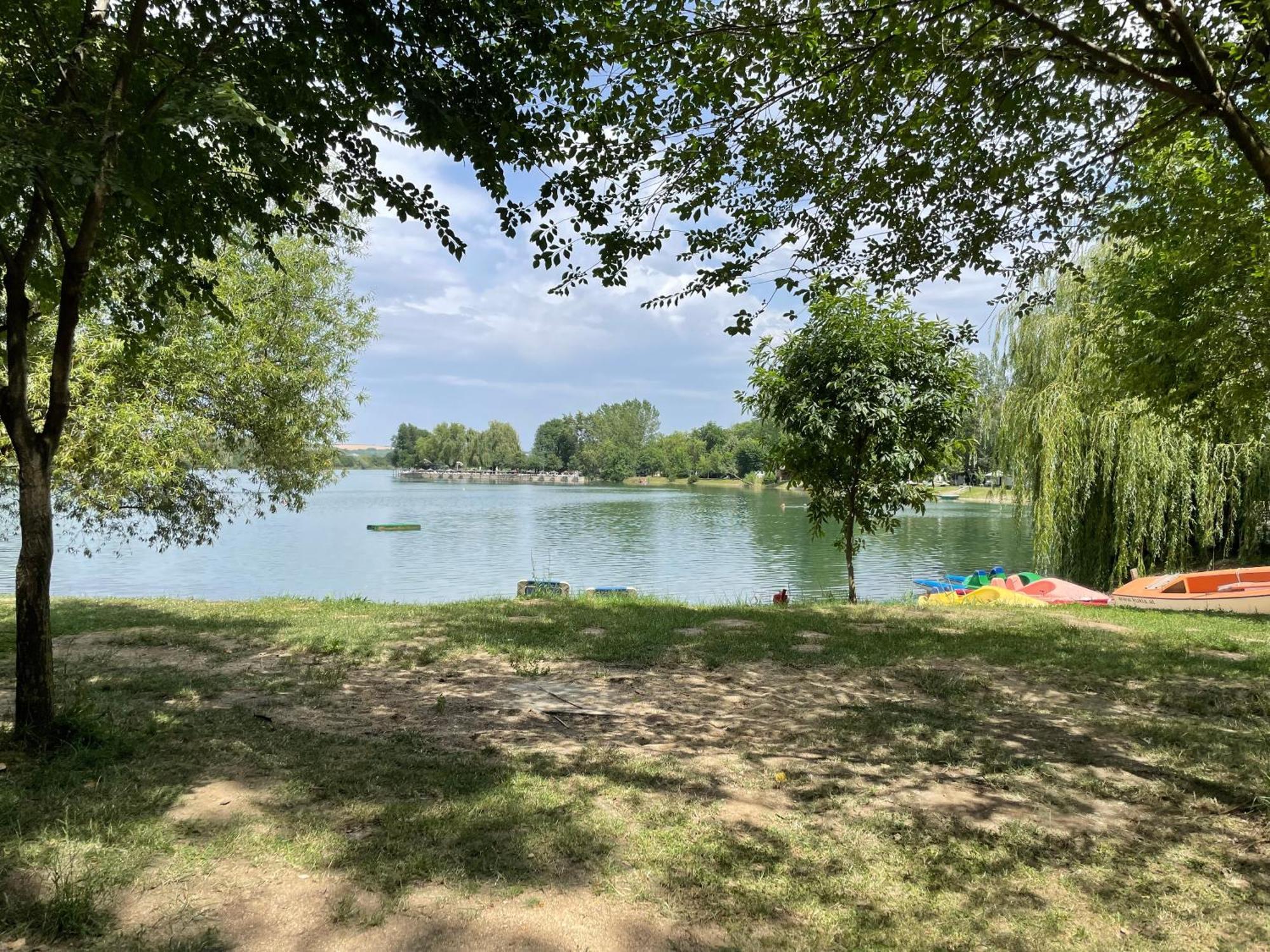 Camping Oaza Fehértemplom Kültér fotó